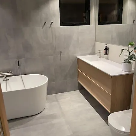 Moderne Arkitekttegnet Hus Naert Sentrum, Ons Nyaraló *
