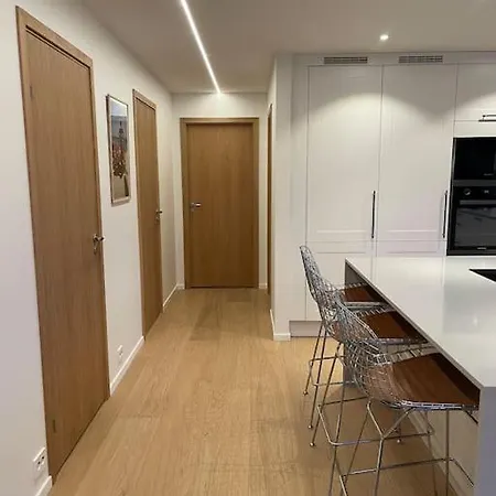 Moderne Arkitekttegnet Hus Naert Sentrum, Ons Nyaraló *